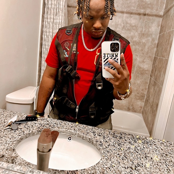 Meet your Posher, Joshua - Picture 3 of 3